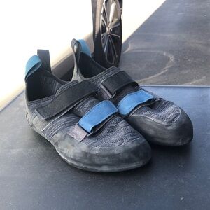 Black Diamond Men’s Gray and Blue Climbing Shoes Size 42/8US